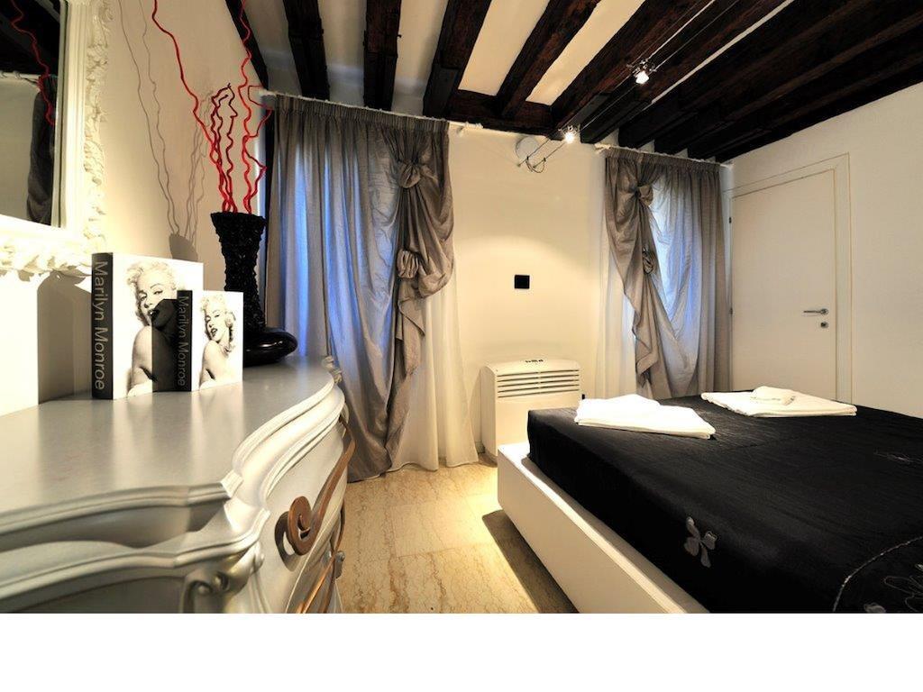 Faville Apartments Venice Room photo